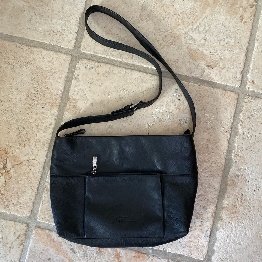 Stone Mountain Leather Shoulder Bag Black Medium pockets classic capsule purse